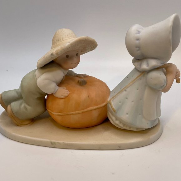 Circle of Friends by Masterpiece "Harvest Time" 1991 Homco Figurine - Picture 1 of 5